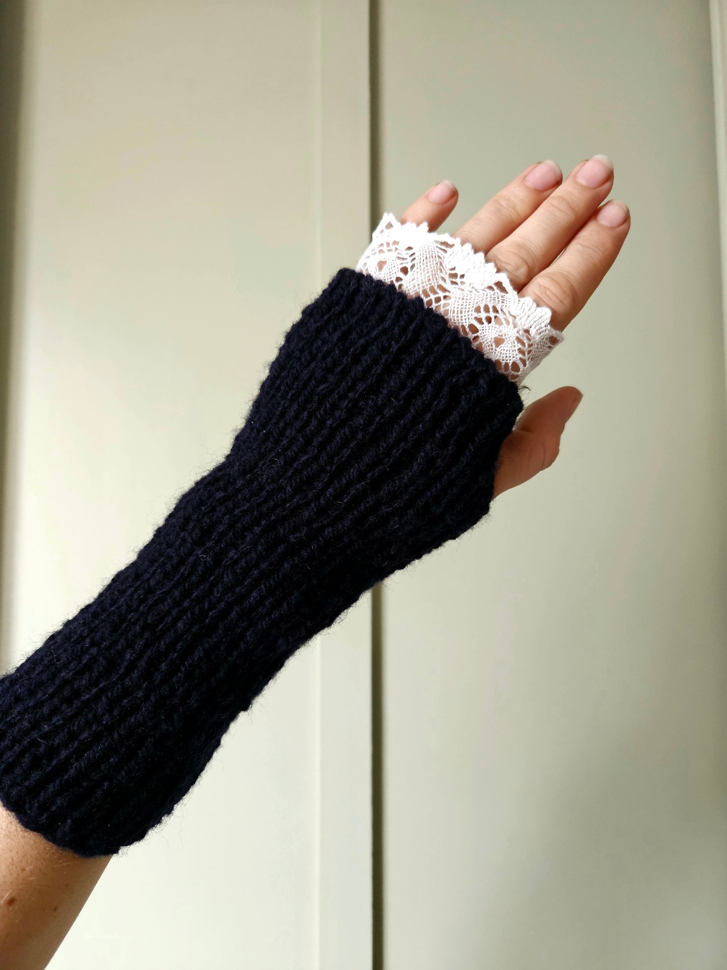 Dentelle Hand Warmers *knitting pattern*