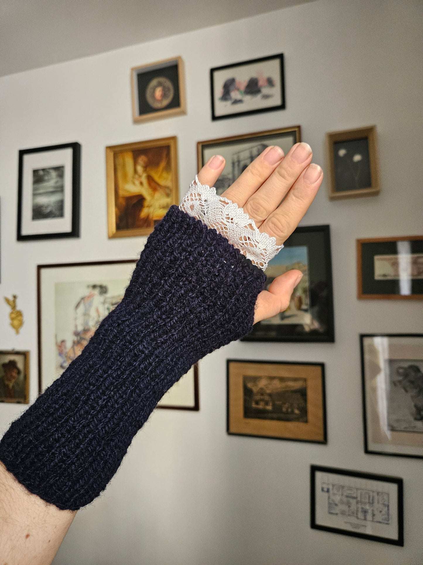 Dentelle Hand Warmers *knitting pattern*