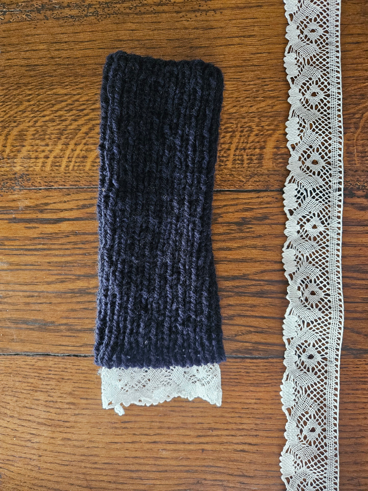 Dentelle Hand Warmers *knitting pattern*