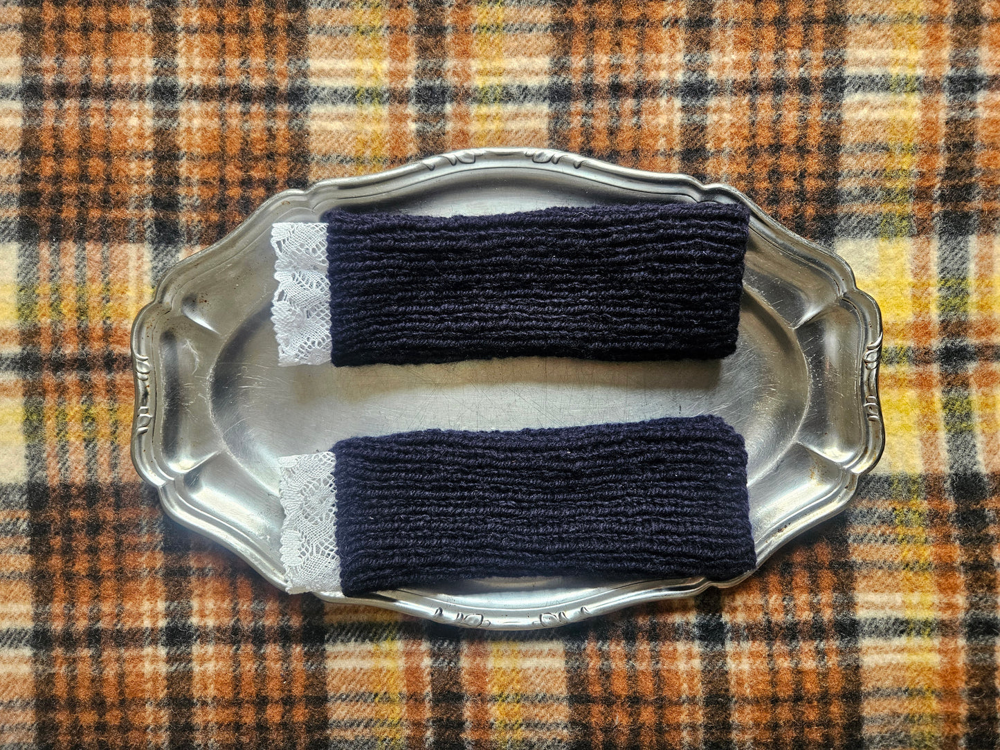 Dentelle Hand Warmers *knitting pattern*
