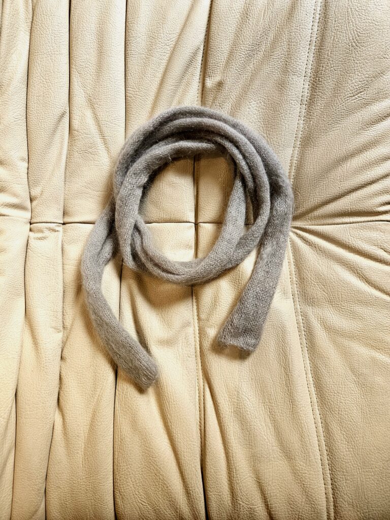 Endless skinny scarf free knitting pattern