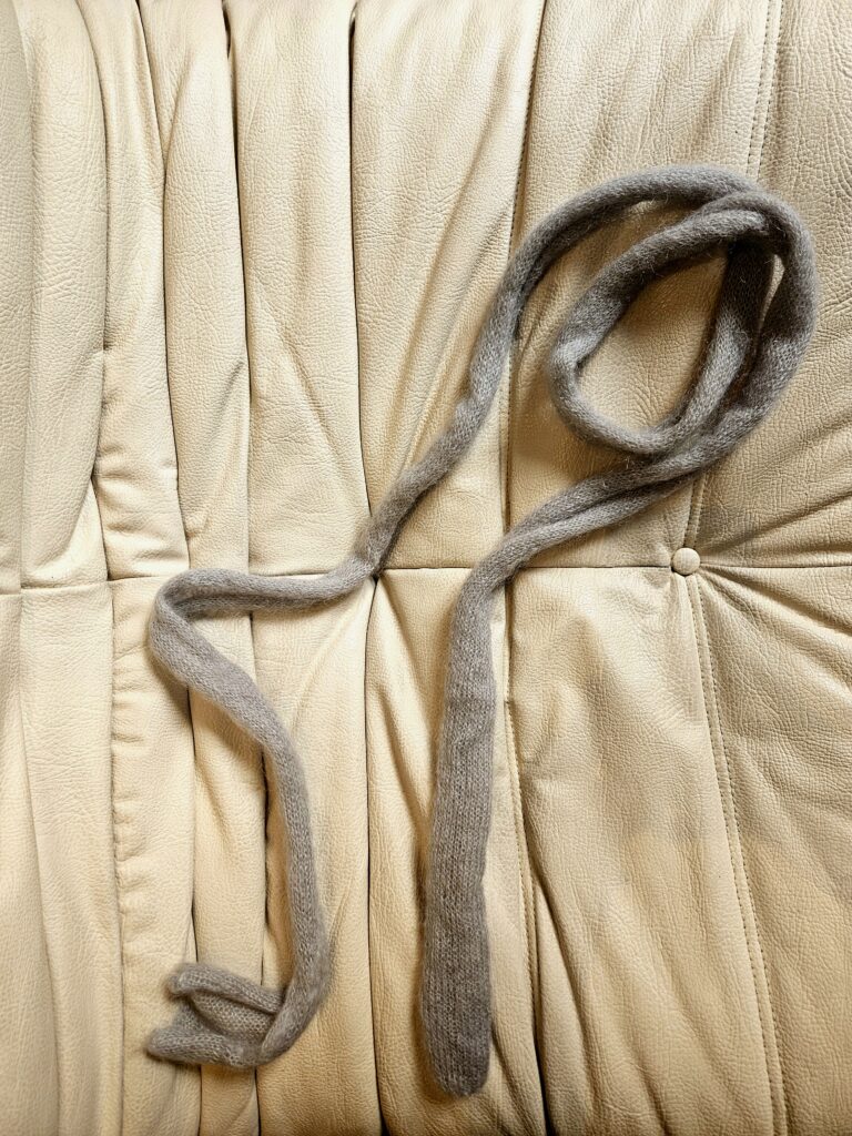 Endless skinny scarf free knitting pattern