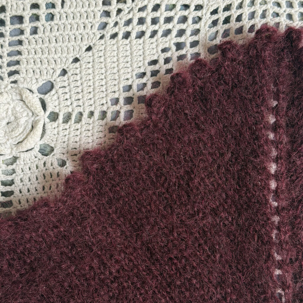 Il Colletto marchigiano burgundy mohair